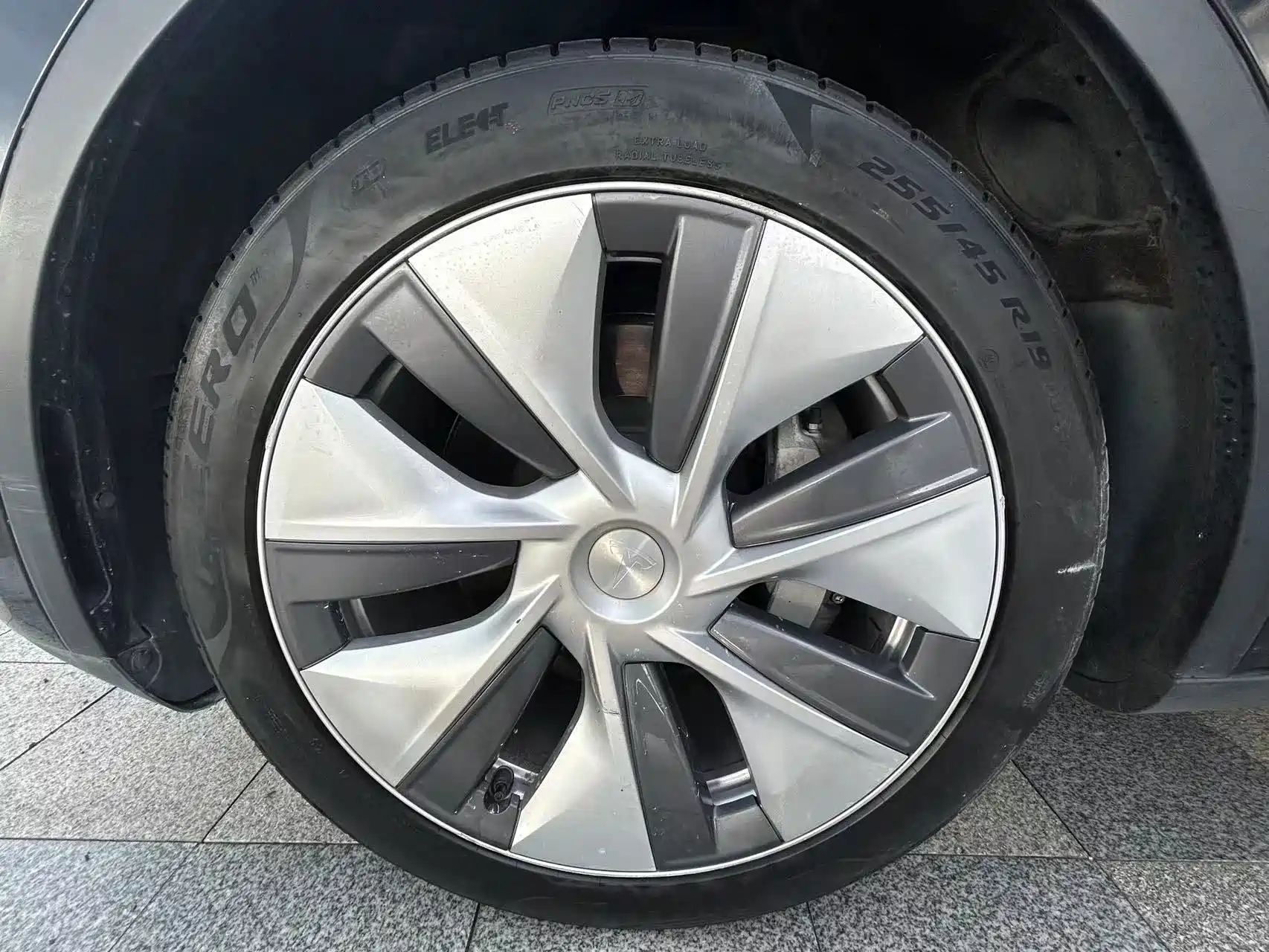Фото 14 - Tesla Model Y