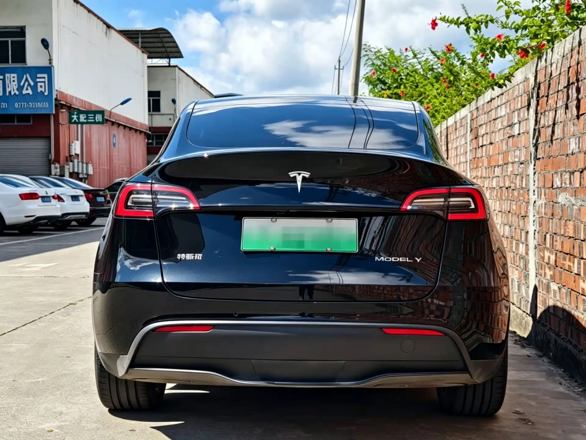 Photo 9 - Tesla Model Y