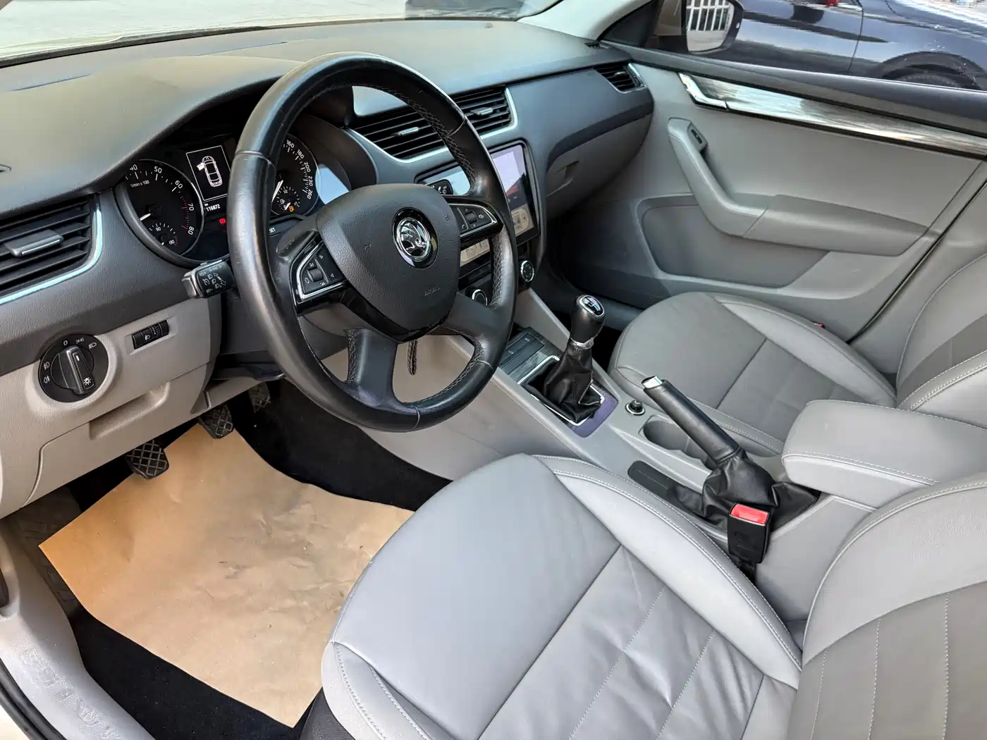 Škoda Octavia 2015 1.6L Manual逸俊版 фото 3