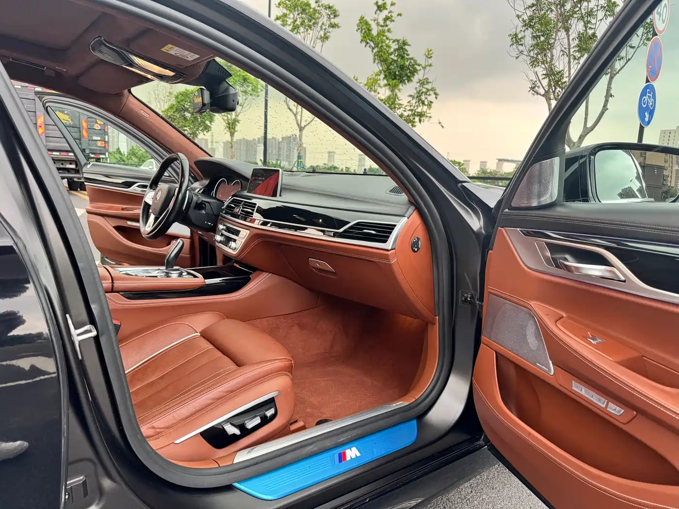 BMW 7 Series 2018 740Li xDrive Premium Type M Sport Package фото 7