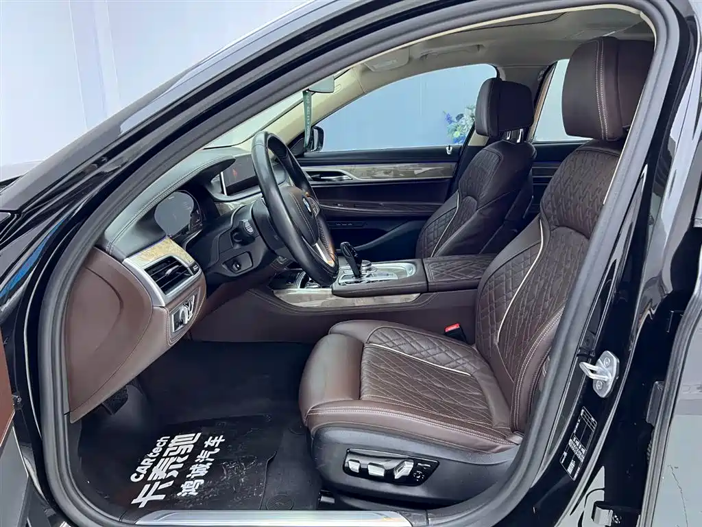 BMW 7 Series 2019 740Li Leading Luxury Package фото 15