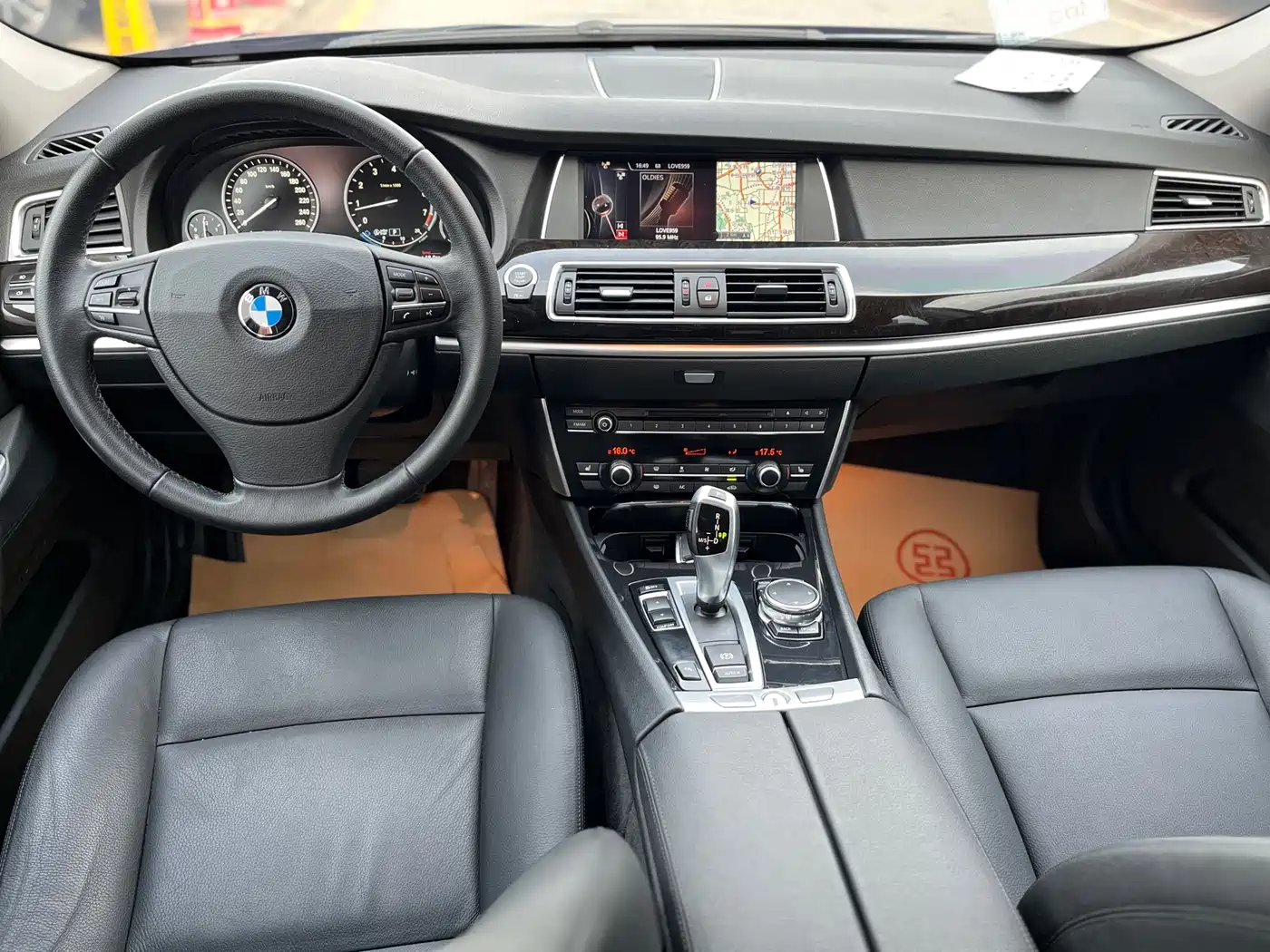 BMW 5 Series GT 2015 528i Leading фото 16
