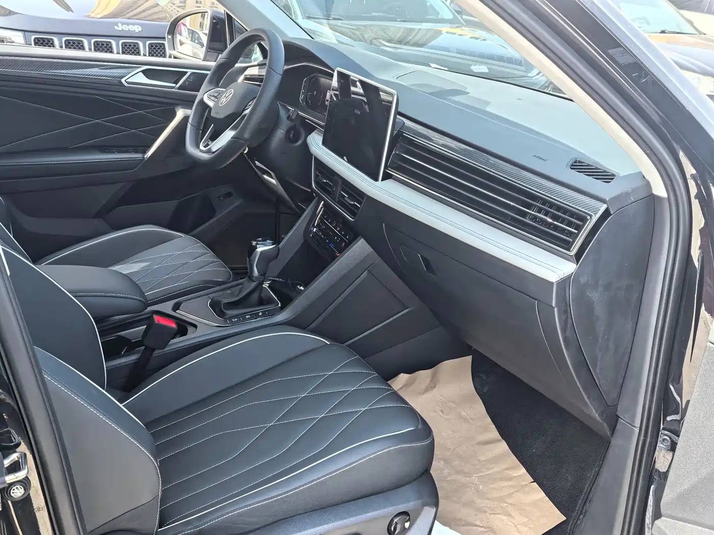 Volkswagen Tiguan L 2024 330TSI Automatic 2WD R-Line Premium Enjoyment Edition фото 7