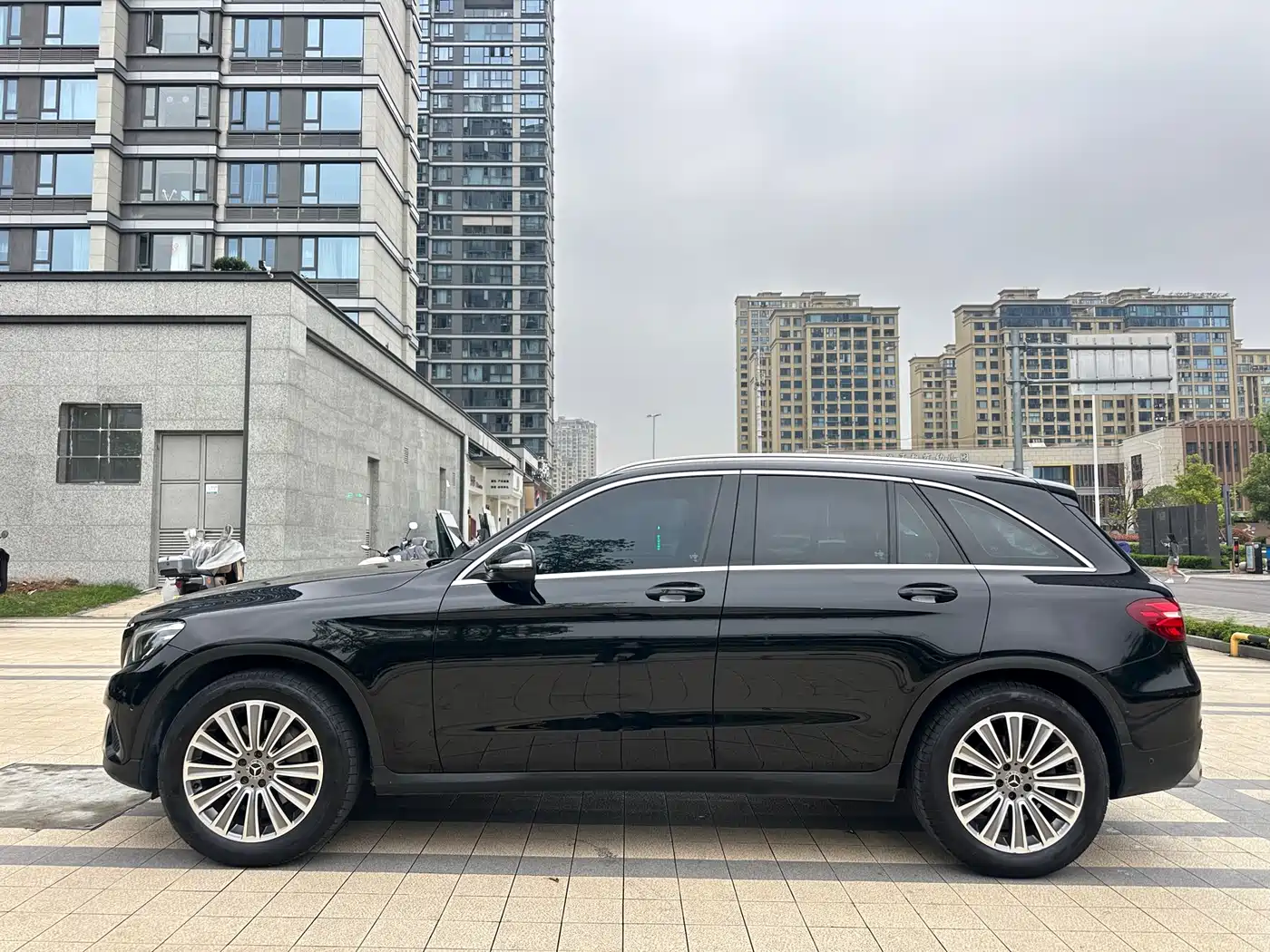 Mercedes-Benz GLC 2017 GLC 200 4MATIC фото 4