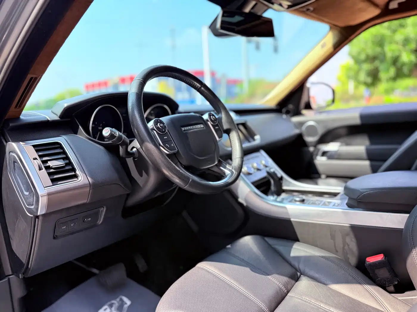 Land Rover Range Rover Sport 2016 Model 3.0 SC V6 SE фото 7