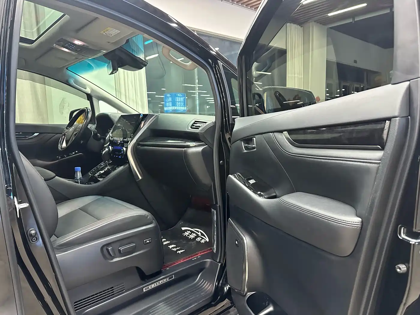 Toyota Vellfire 2021 Crown Hybrid 2.5L HV Luxury Edition фото 7