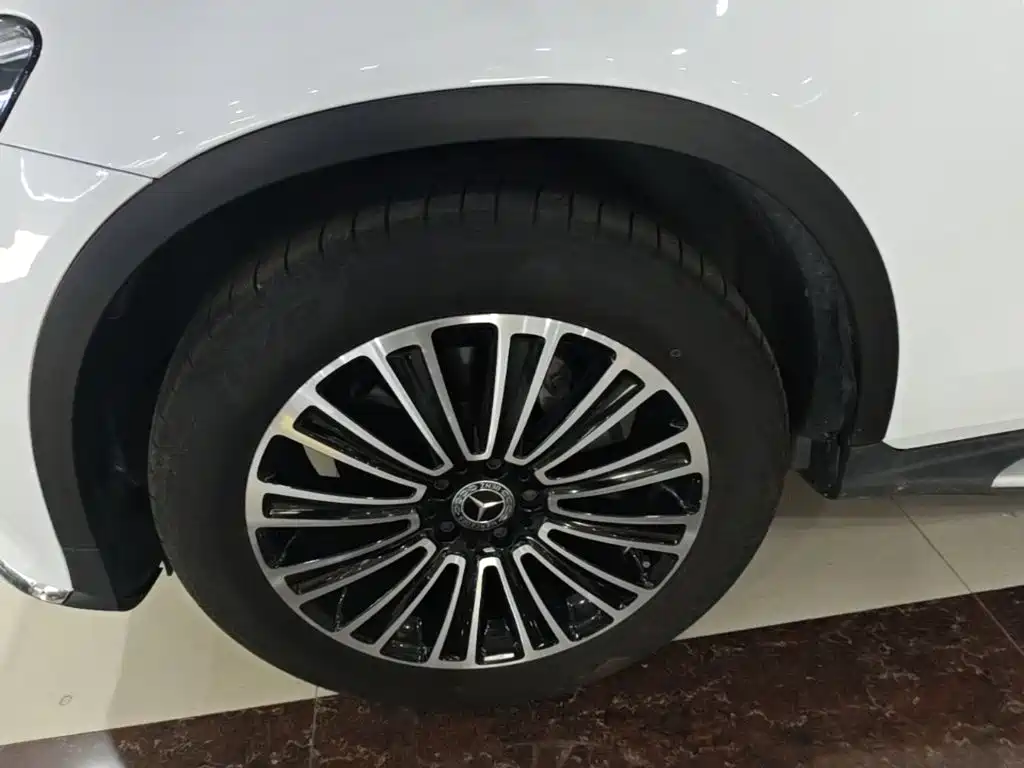 Фото 23 - Mercedes-Benz GLC
