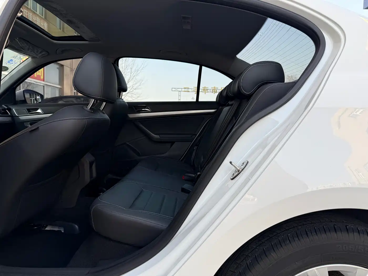 Volkswagen Lavida 2017 1.6L Manual Comfort Edition фото 14