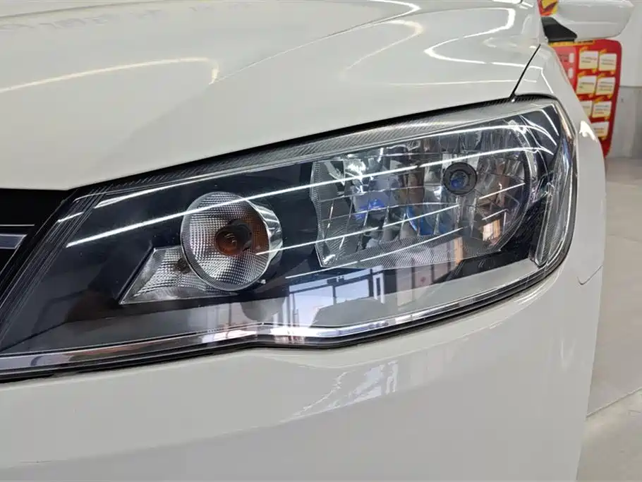 Volkswagen Jetta 2013 1.6L Automatic Comfort фото 5