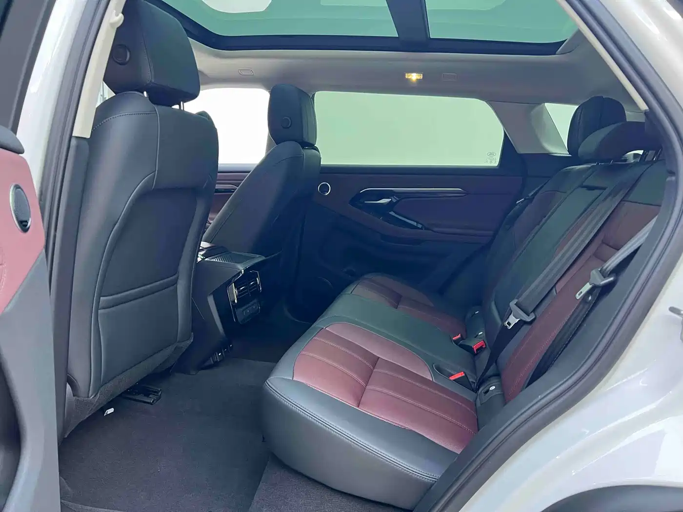Land Rover Range Rover Evoque 2023 Range Rover Evoque L 249PS Luxury Edition фото 7