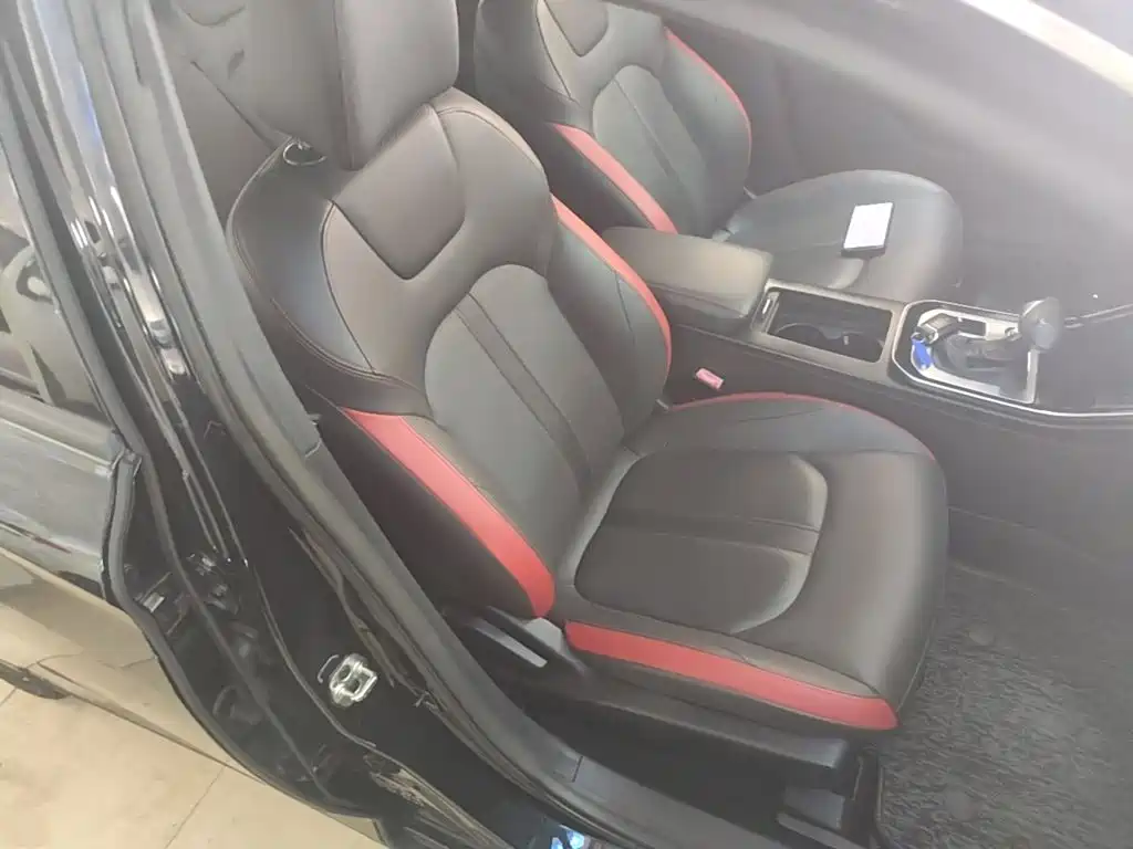 Dongfeng Aeolus Yixuan 2020 2020 230T Auto Dazzling Night Knight Edition