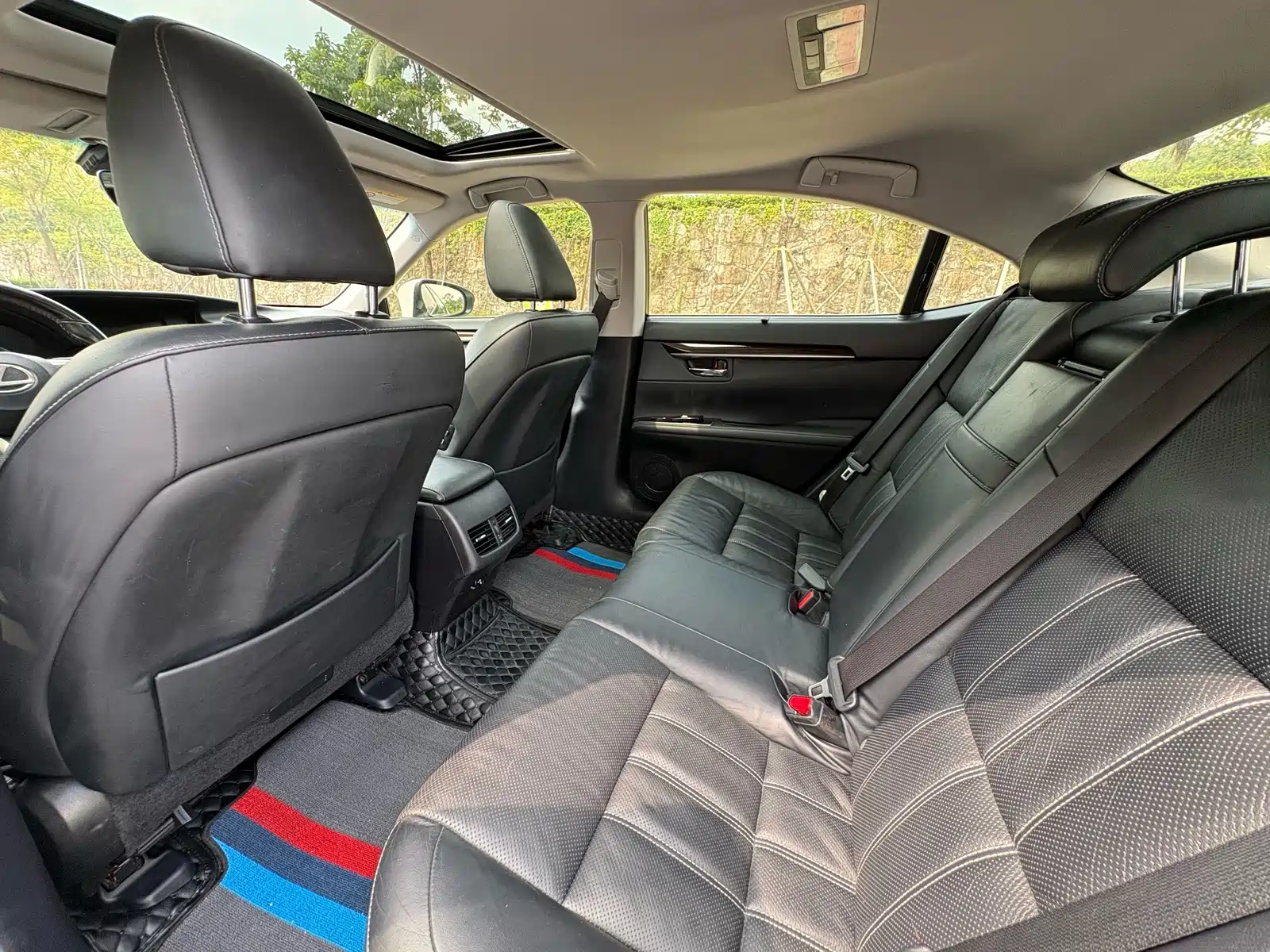 Фото 6 - Lexus ES