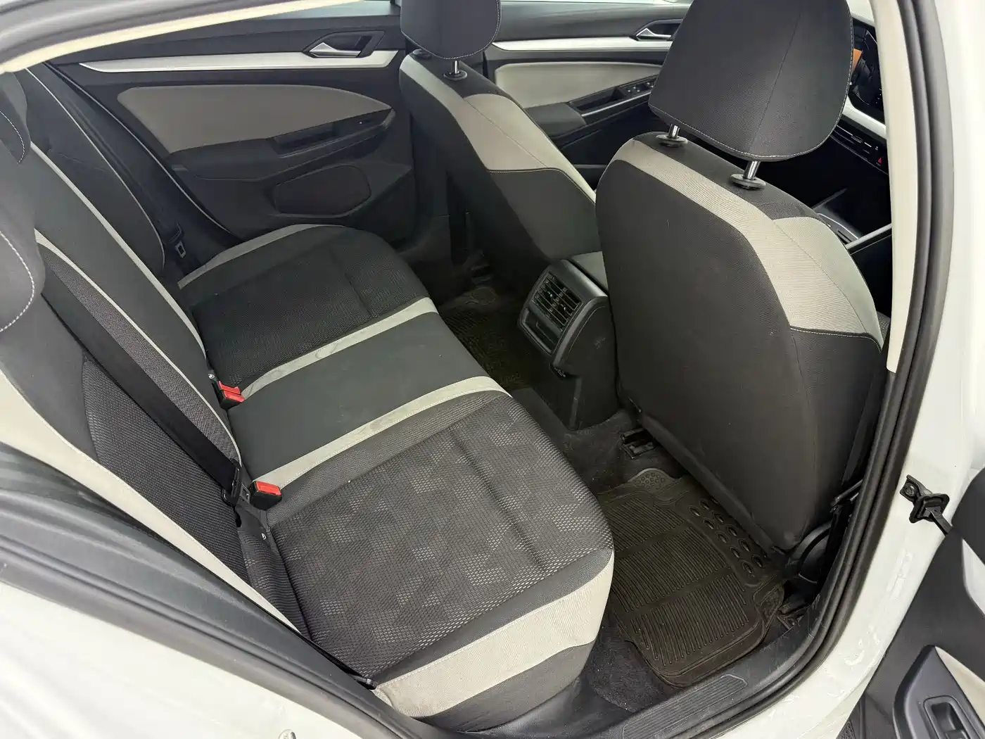 Volkswagen Golf 2023 Model 200TSI DSG фото 13