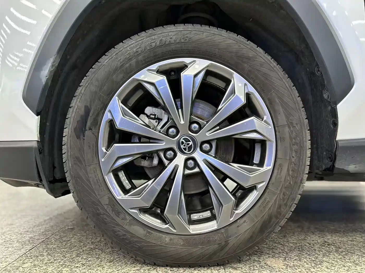 Toyota RAV4 Rongfang 2023 2.0L CVT 2WD Fashion Edition фото 17