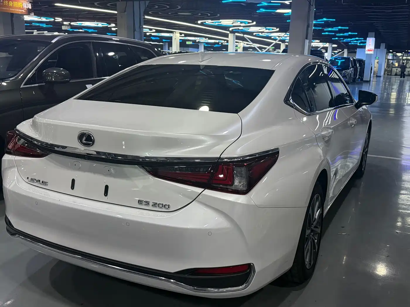 Фото 12 - Lexus ES
