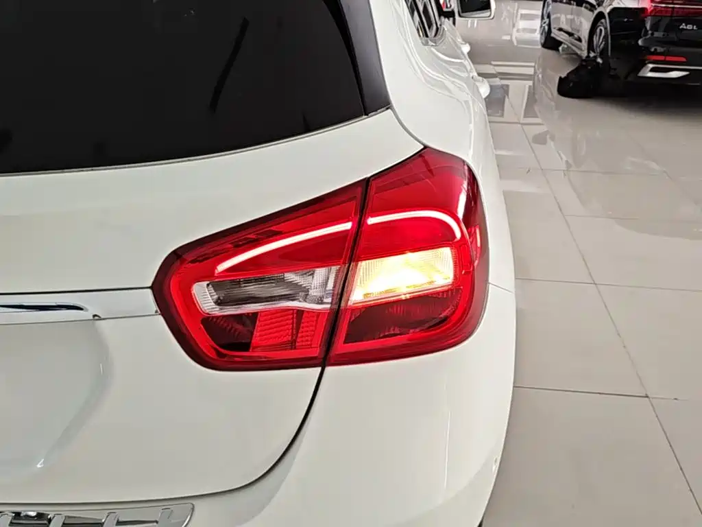 Mercedes-Benz GLA 2015 2015 GLA 200 Dynamic