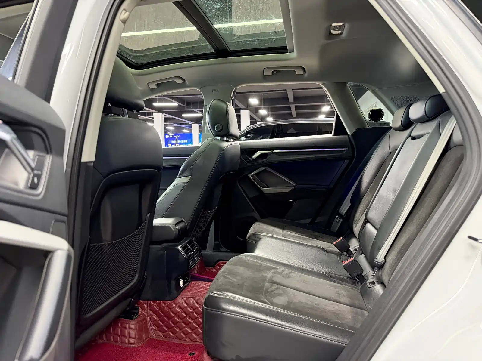 Photo 5 - Audi Q3