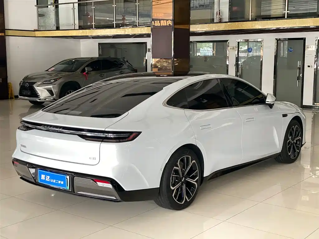 Geely Galaxy Galaxy E8 2025 700km Long Voyage Smart Drive Edition фото 7