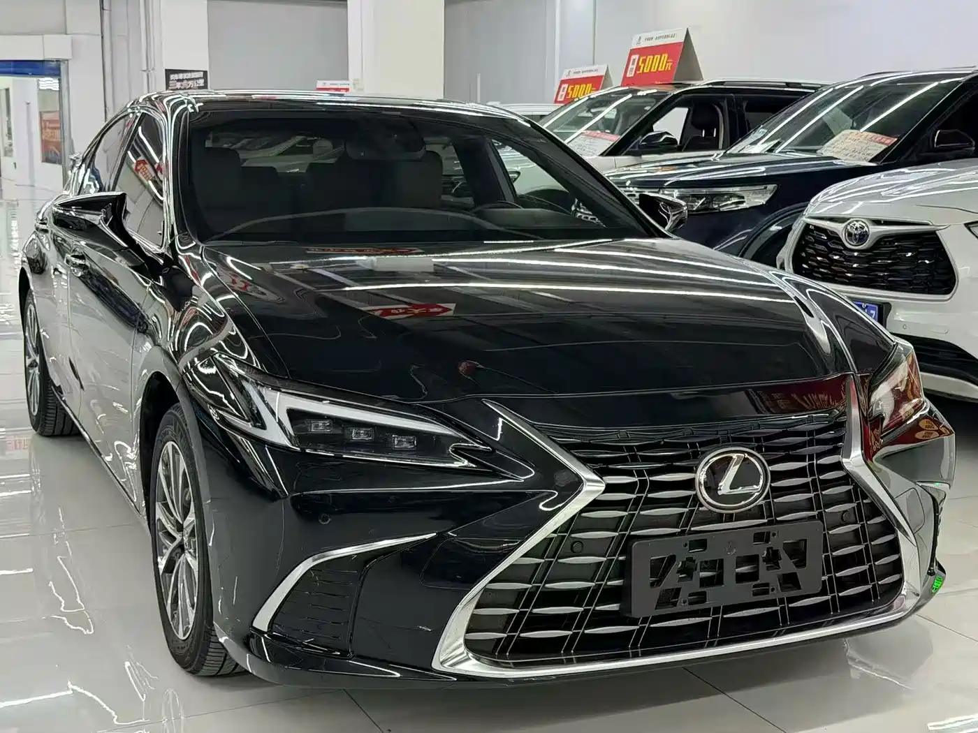 Lexus ES 2026 2025 300h Ultimate Edition