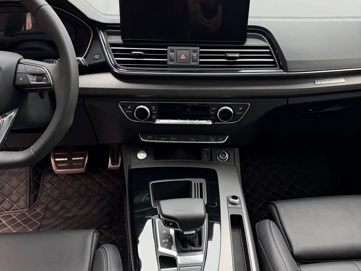 Audi Q5L 2024 Model 40 TFSI Luxury Dynamic фото 7