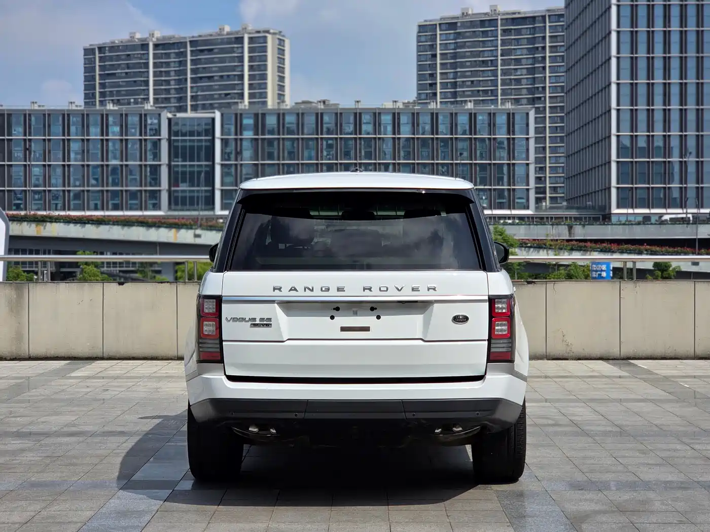 Land Rover Range Rover 2015 3.0 SC V6 Vogue SE Genesis Extended Edition фото 5