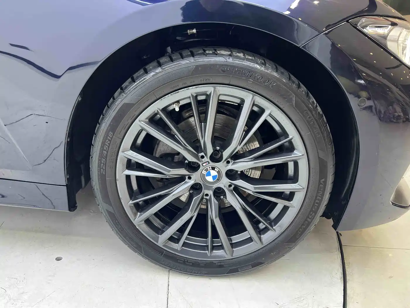 BMW 3 Series 2024 325Li M Sport Shadowline Package фото 17