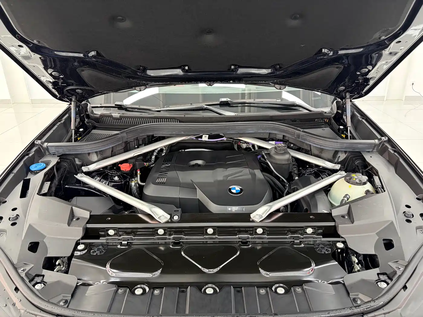 BMW X5 2025 Model xDrive 30Li Exclusive M Sport Blackout Package фото 26