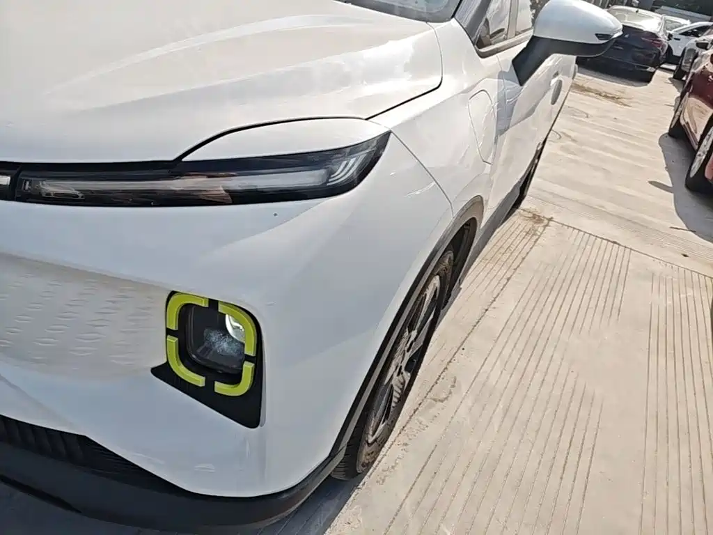 Фото 24 - Geely Geometry E Firefly