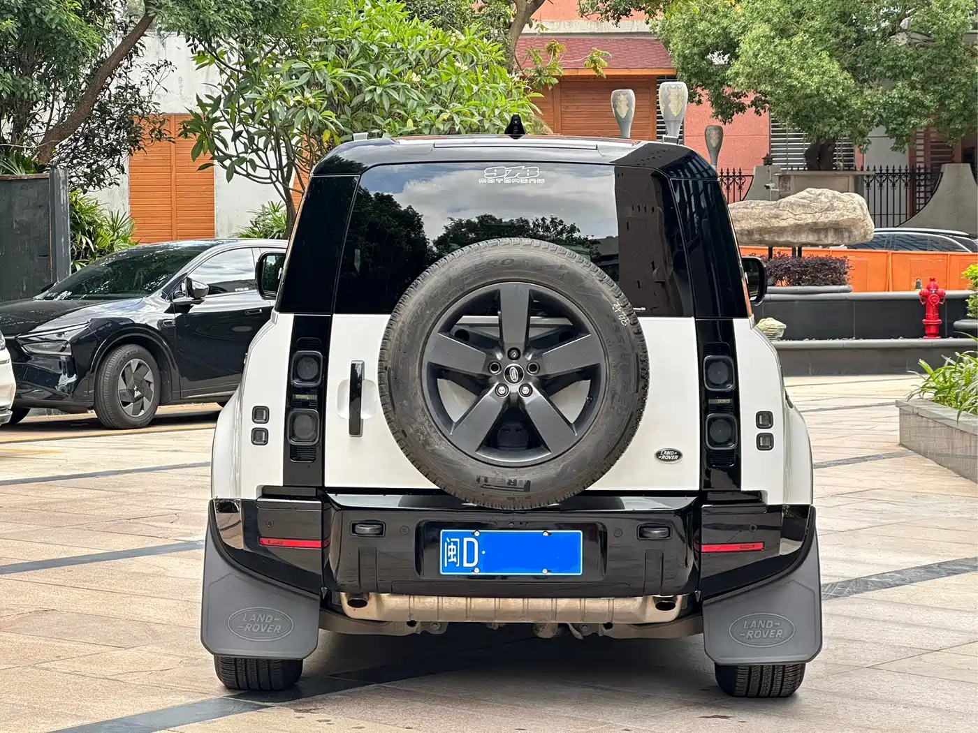 Land Rover Defender 2022 110 P400 X-DYNAMIC HSE фото 5