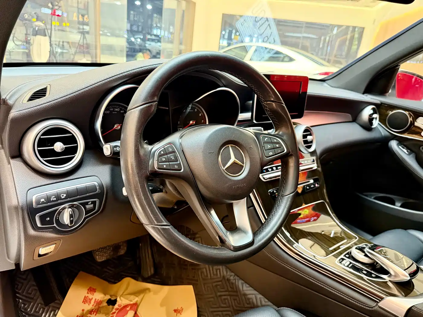Mercedes-Benz GLC 2018 Facelift GLC 260 4MATIC Luxury фото 8