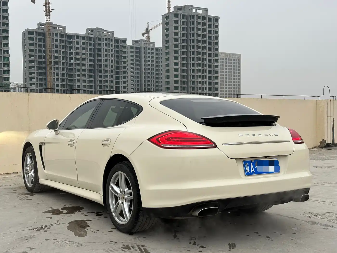 Porsche Panamera 2013 Panamera 4 Platinum Edition 3.6L фото 16