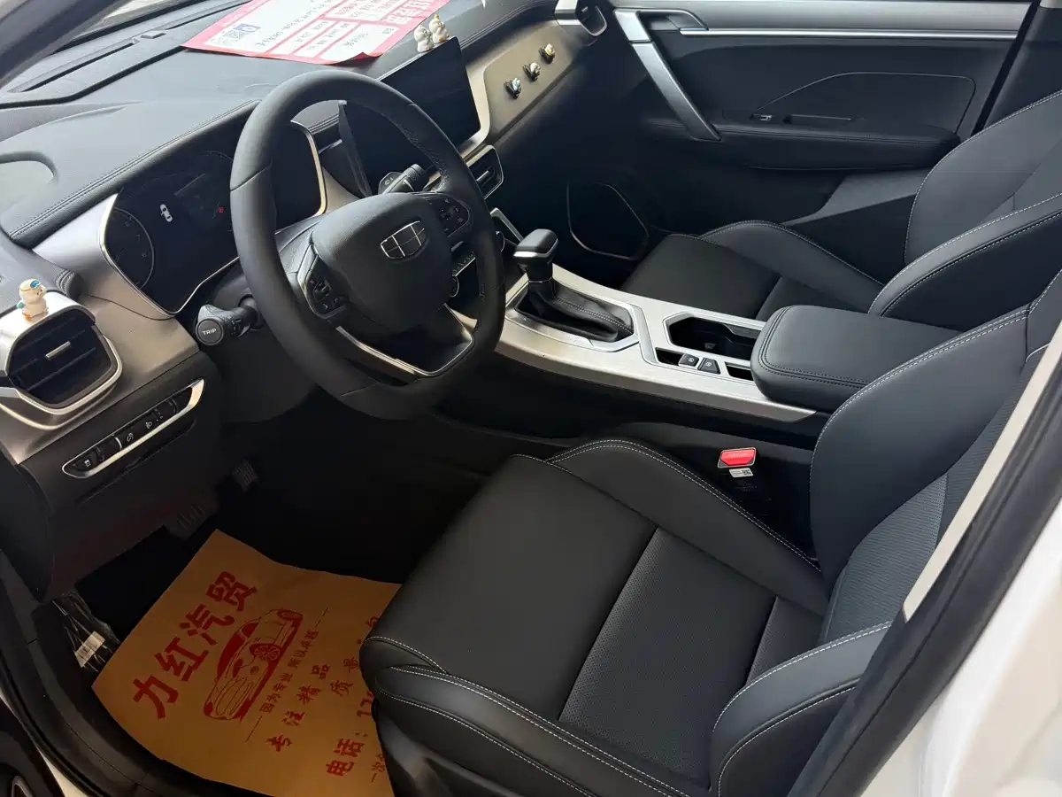 Фото 4 - Geely Coolray