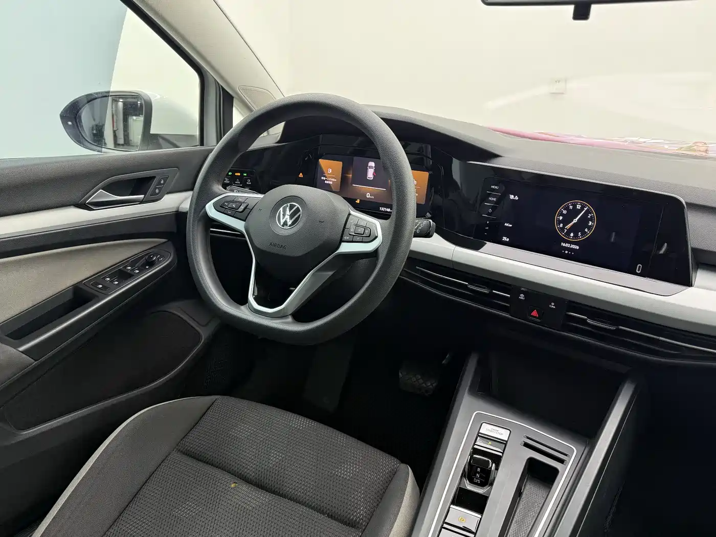 Volkswagen Golf 2023 Model 200TSI DSG фото 14
