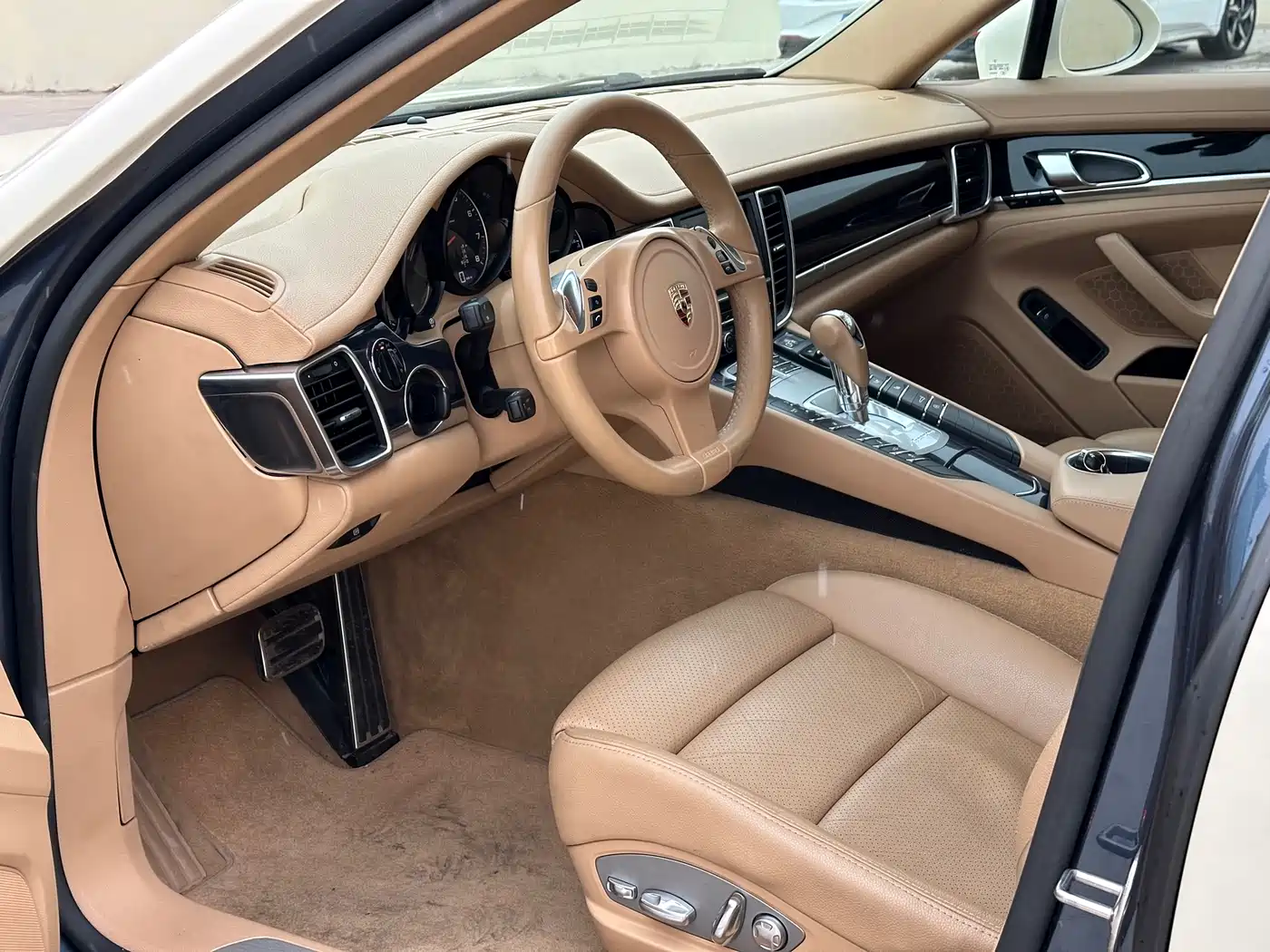 Porsche Panamera 2013 Panamera 4 Platinum Edition 3.6L фото 4
