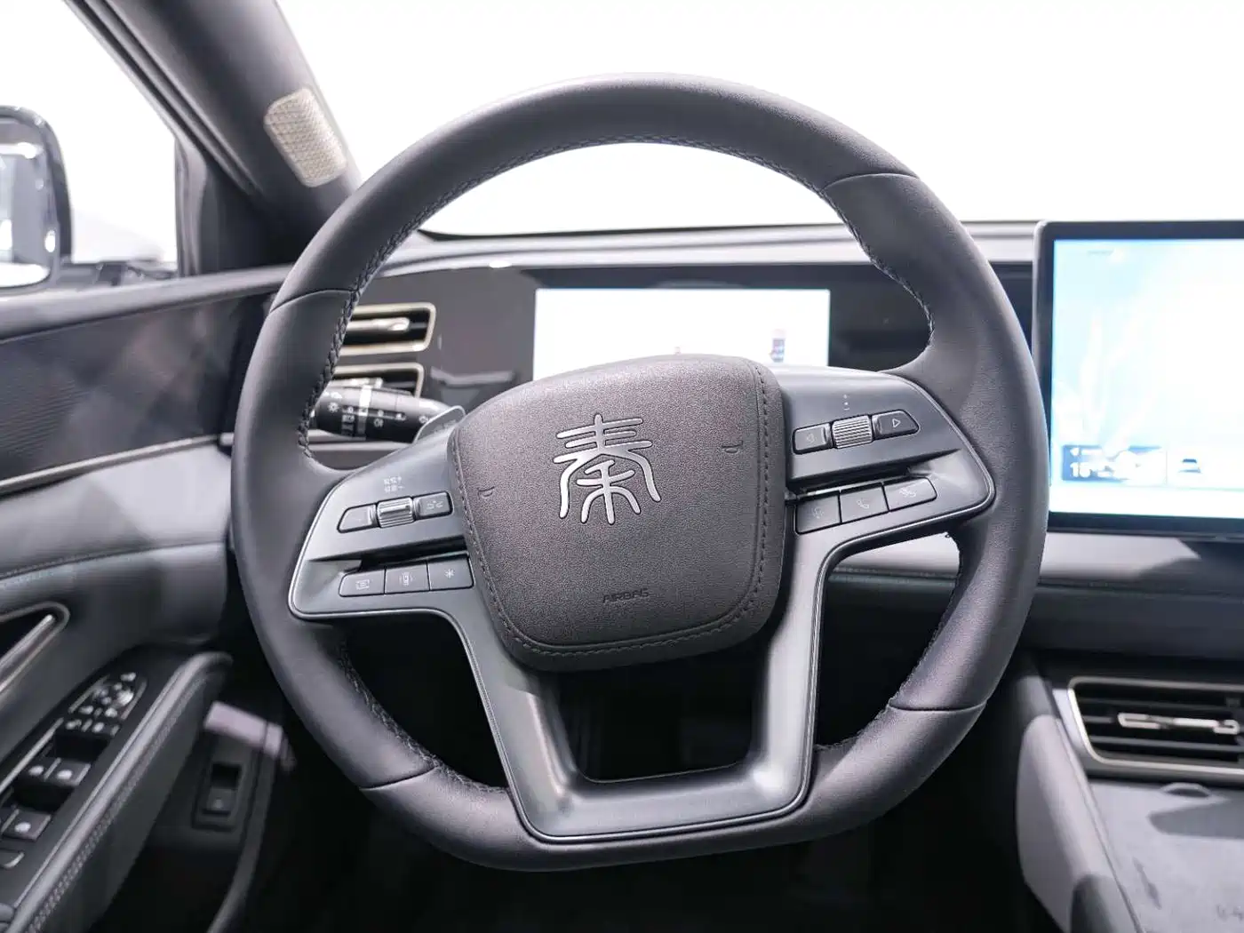 BYD Qin L 2025 DM-i Smart Drive Edition 120KM Surpassing фото 17