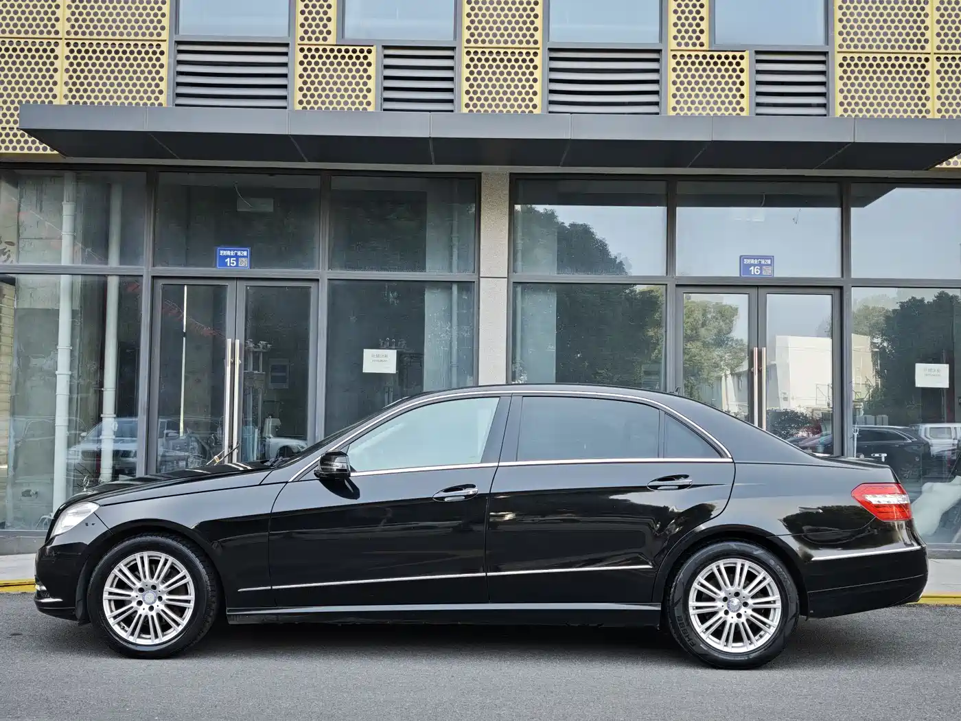 Mercedes-Benz E-Class 2012 E 300 L Elegance Model фото 3