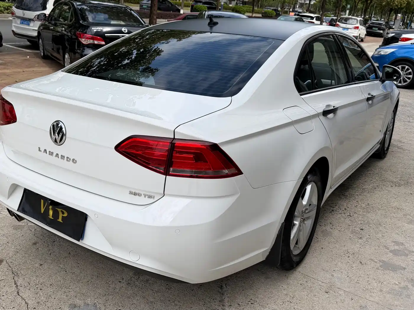 Volkswagen Lamando 2017 230TSI DSG Trend Edition фото 11
