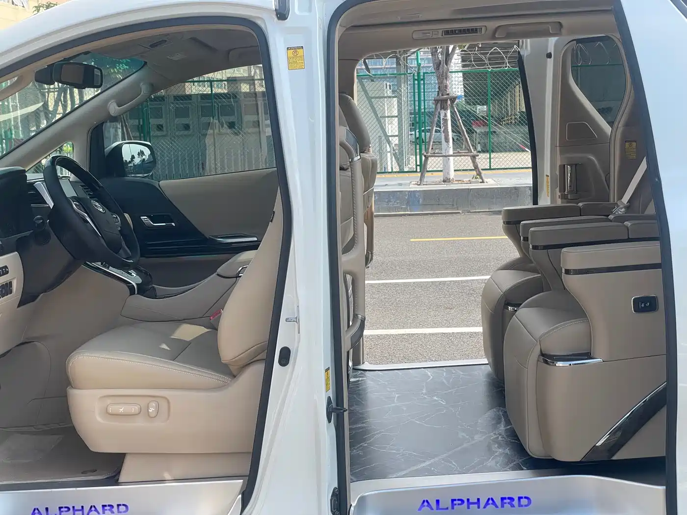 Toyota Alphard 2012 3.5L Luxury Edition фото 17