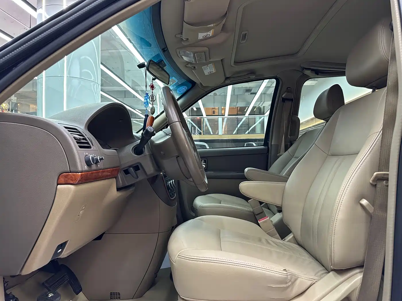Buick GL8 2011 2.4L LT Executive Edition фото 5