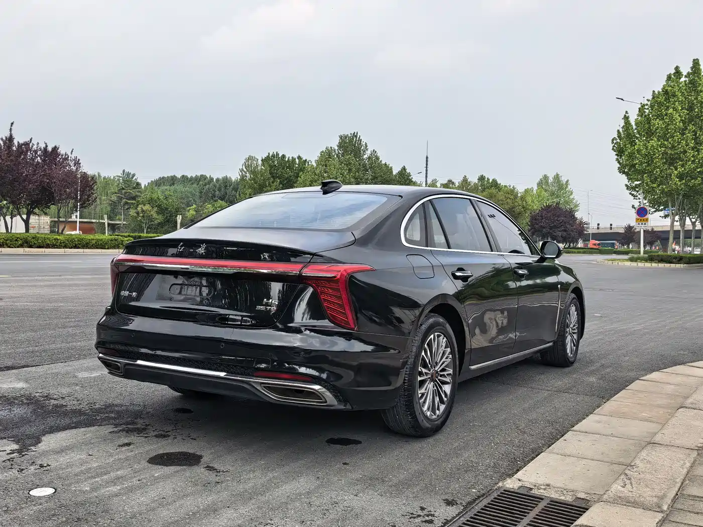 Hongqi H5 2024 1.5T DCT Smart Connect Flag Rhythm Edition фото 4