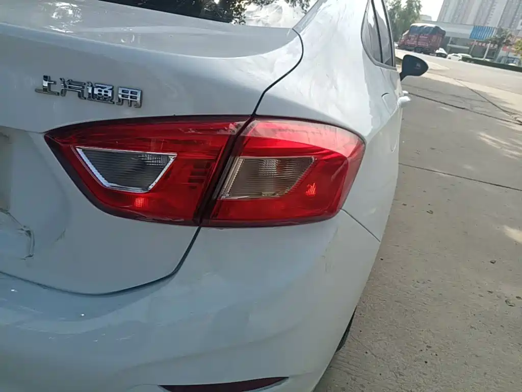 Chevrolet Cruze 2019 2018 320 Automatic Pioneer Sunroof Edition