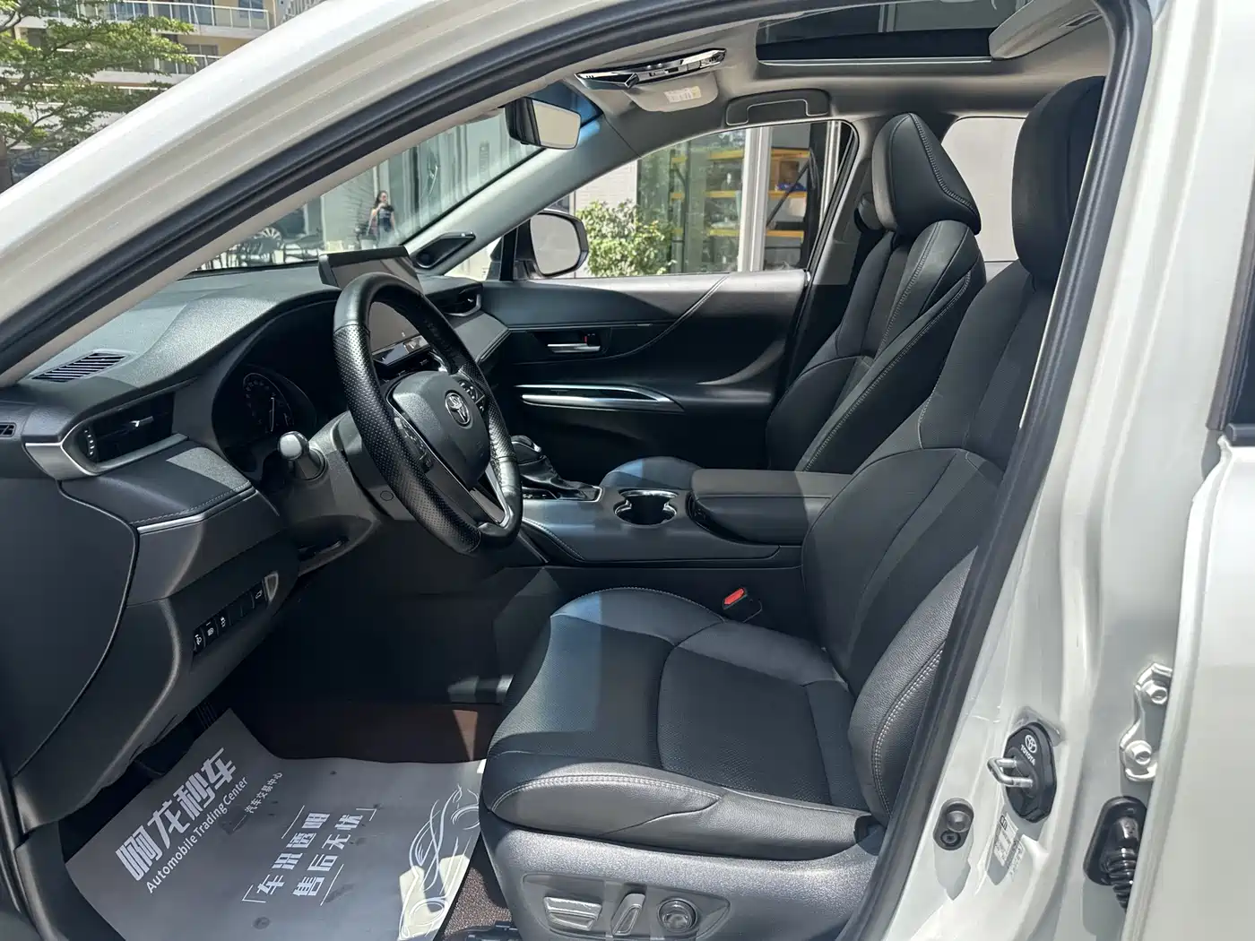 Toyota Venza 2022 2.0L CVT 2WD Premium фото 14
