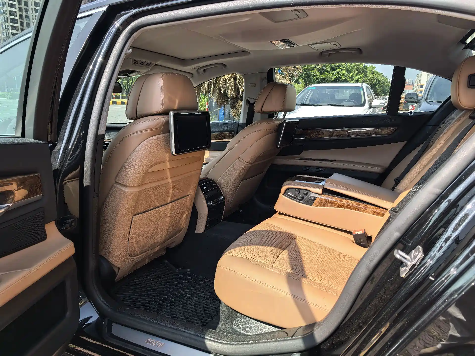 صورة 8 - BMW 7 Series