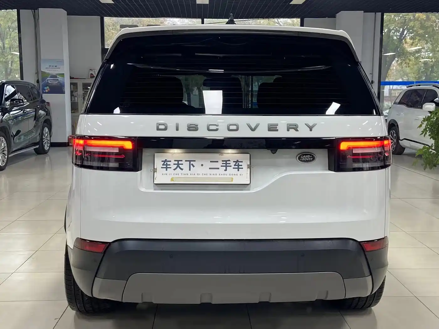 Land Rover Discovery 2018 2.0T SE фото 5