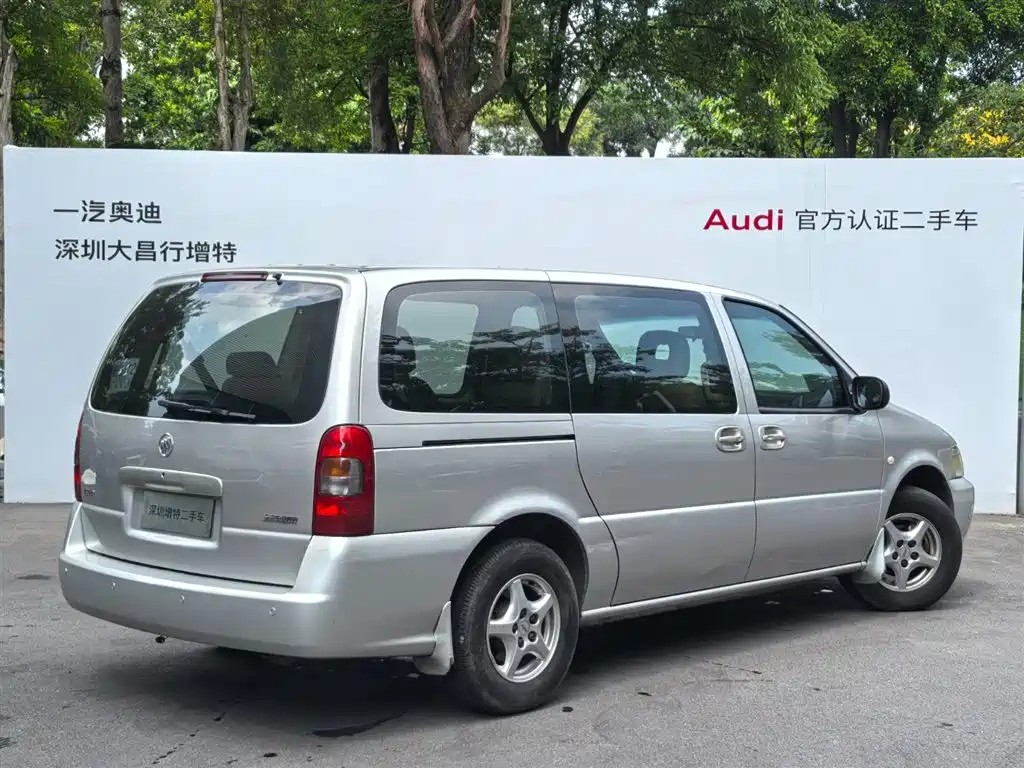 Buick GL8 2010