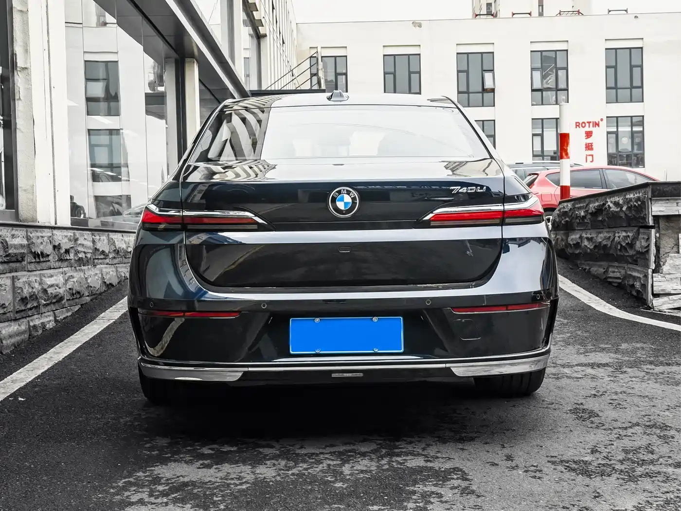 BMW 7 Series 2023 Model 735Li Luxury Package фото 4