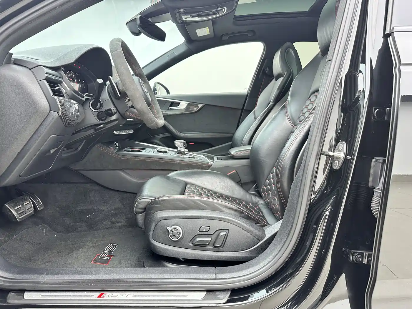 Audi RS 4 2019 RS 4 2.9T Avant фото 10