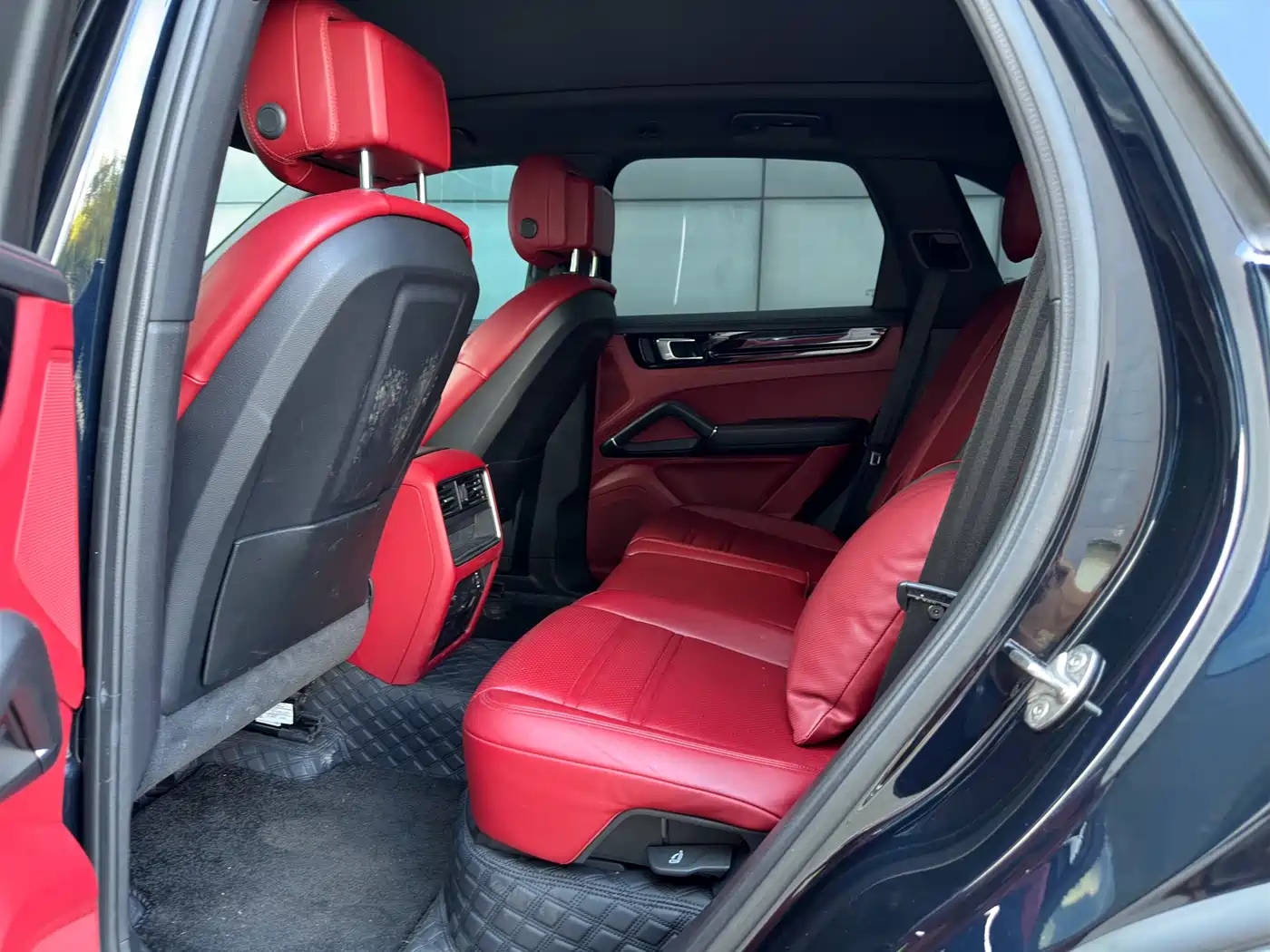 Porsche Cayenne New Energy 2022 Cayenne E-Hybrid 2.0T Platinum Edition фото 8