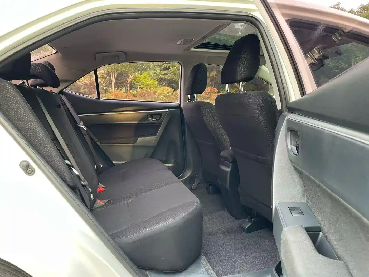 Toyota Levin 2017 Facelift 185T CVT Elite (China V) фото 8