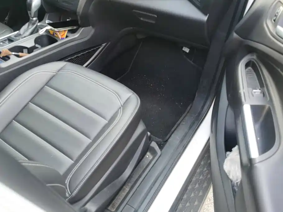 Фото 8 - Ford Kuga